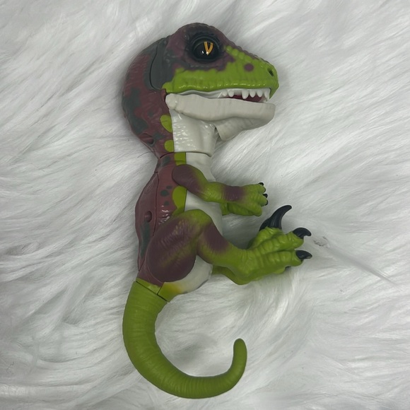 Untamed Raptor 5.54 “H Dinosaur Figured Stealth Green Tested/Works - Picture 3 of 8